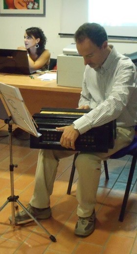 Alessandro Mugnoz demonstrating the 19th century instrument
